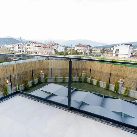 Sriyantra Villa *